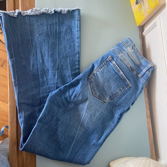 Vintage-style Flared Jeans with Frayed Hem - Picture 4 of 11